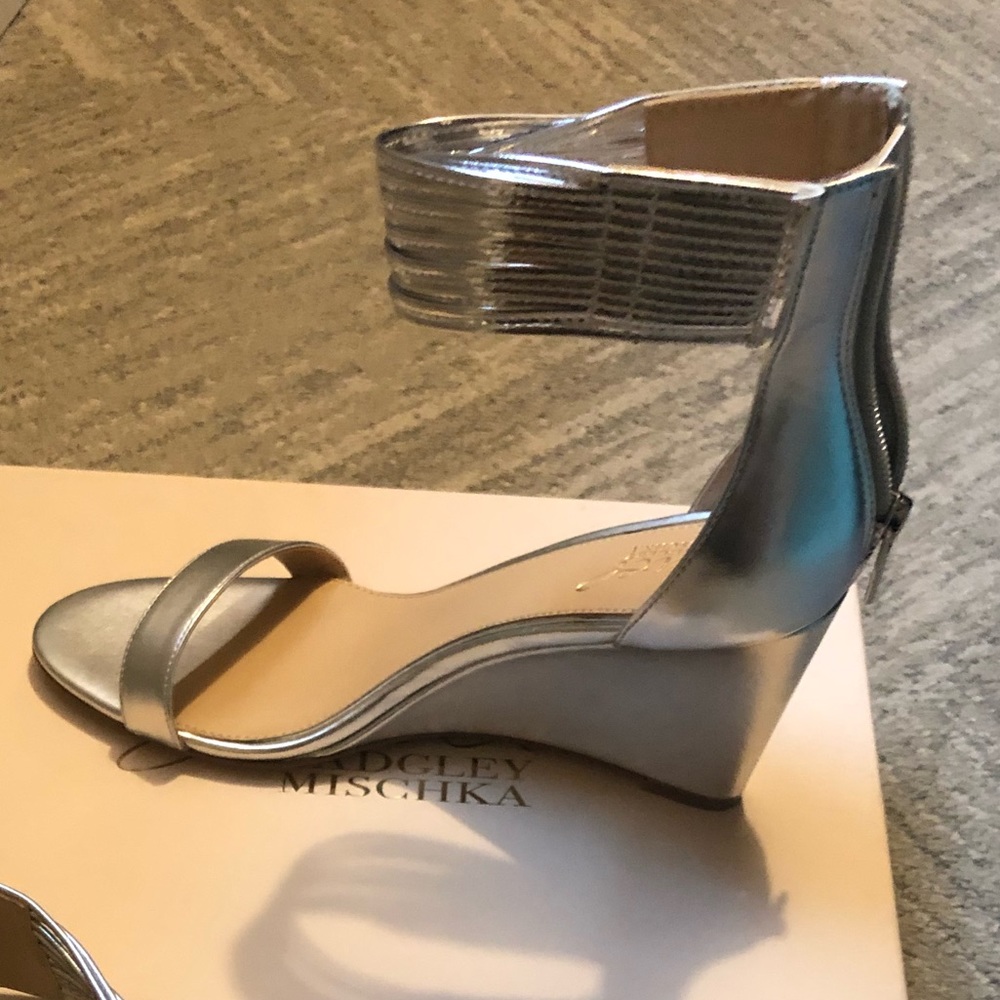 Badgley Mischka jewel wedge dress shoes new in box